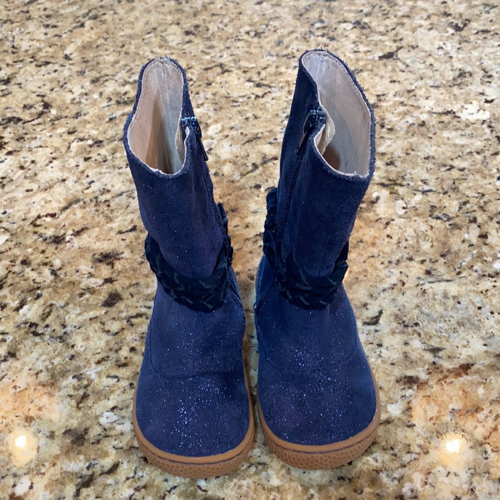 VGUC/GUC BLUE SHIMMER SIZE 8